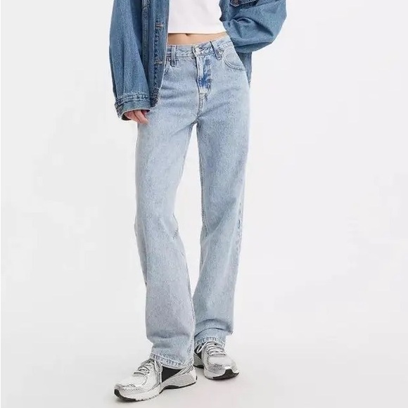 Light wash straight Levi’s jeans - Picture 6 of 6